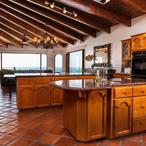 Casa Serena, Las Gaviotas Kitchen view